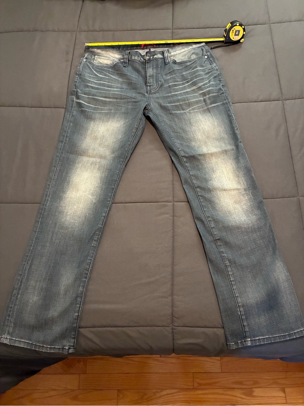 Vintage Men's Guess Slim Straight Faded Blue Straight-Leg Jeans